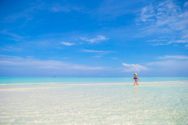 Little girl beach vacation