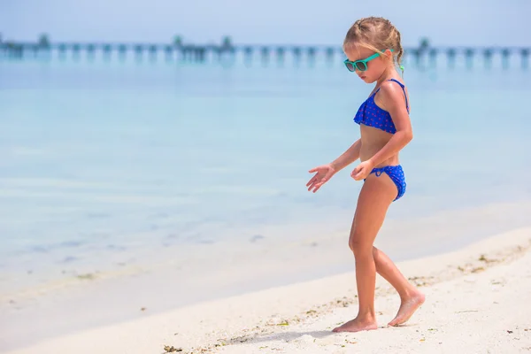 Little girl beach vacation — Stock Photo, Image