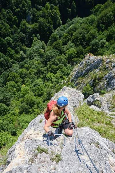Kadın Romanya Nın Persani Dağlarındaki Varghis Vadilerinin Yukarısındaki Soim Calator — Stok fotoğraf