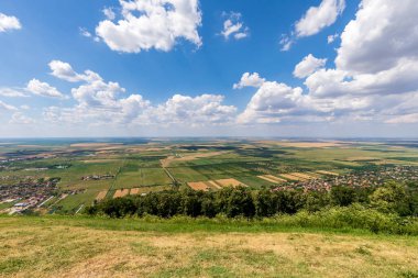 Sırbistan 'ın Vrac tepesinden Voyvodina ovasının manzarası.