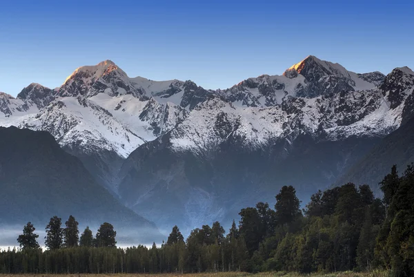 Alba sul Monte Cook e sul Monte Tasman, Isola del Sud, Nuova Zelanda — Foto Stock