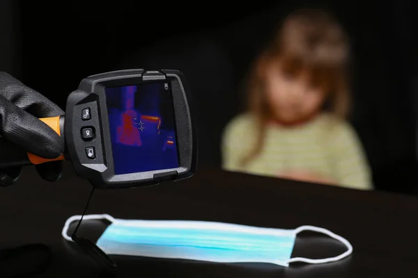 Thermal imager inspection camera and mask. Checking a person for high fever with coronavirus. Scanning at a distance without touching. — Stock Photo, Image