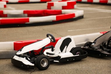 Çocuklar için karting arabası, spor ve eğlence.