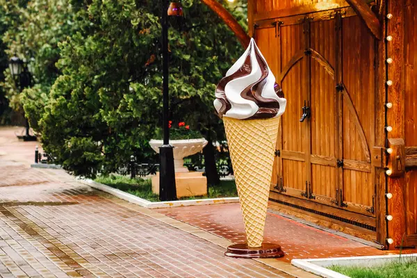 Large ice cream plastic figure near the ice cream parlor in the park. — Photo