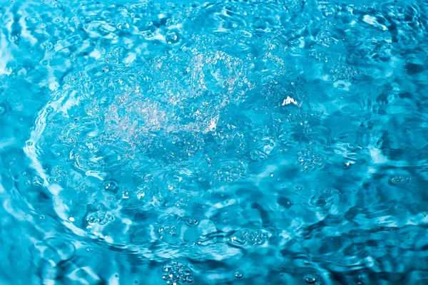 Salpicadura Agua Sobre Fondo Azul Fondo Pantalla Abstracto — Foto de Stock