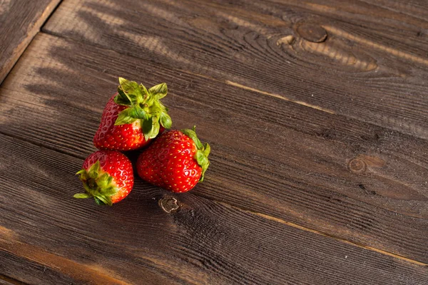 Three Fresh Juicy Strawberries Lie Old Table Dark Wood Background — Stock Photo, Image