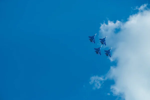 Kirov Rússia Julho 2018 Quatro Caças Céu Azul Show Aéreo — Fotografia de Stock