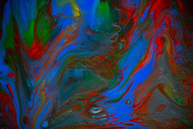 Sıvı sanatının dokusu. Girdap boyası efektli soyut bir arka plan. Sıvı akrilik boya arka planı. Kırmızı, yeşil, sarı ve mavi renkler.