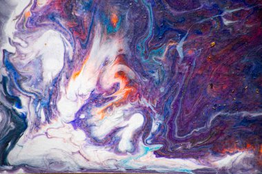 Sıvı sanatının dokusu. Girdap boyası efektli soyut bir arka plan. Sıvı akrilik boya arka planı. Leylak, mavi, beyaz ve kırmızı renkler.