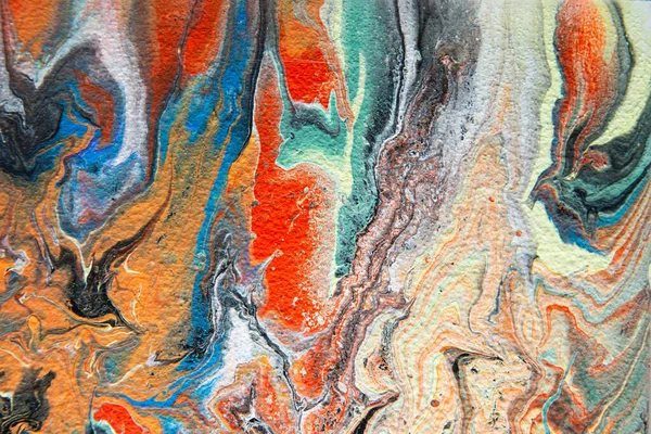 流体芸術のスタイルでテクスチャ 塗料混合効果を持つ抽象的な背景 アクリル絵具の背景 オレンジ — ストック写真
