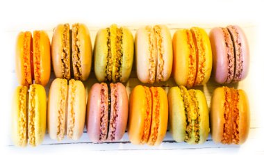 Macaroons ışığı kartı üzerinde 