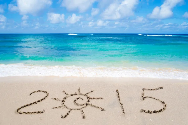 Segno "2015" sulla spiaggia — Foto Stock