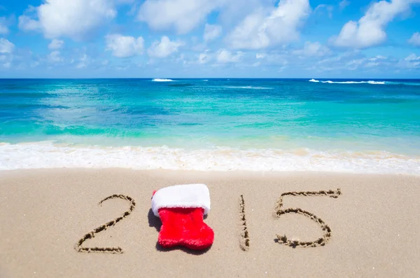 Знак " 2015" на пляжі — стокове фото