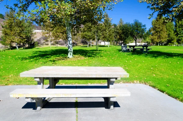 Picnic table — Stock Photo, Image