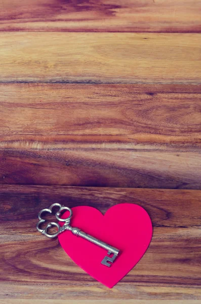 Corazón sobre el fondo de madera —  Fotos de Stock