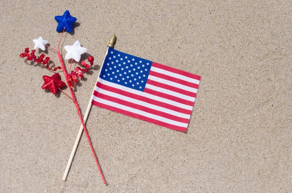 Amrican vlajka na písečné pláži — Stock fotografie