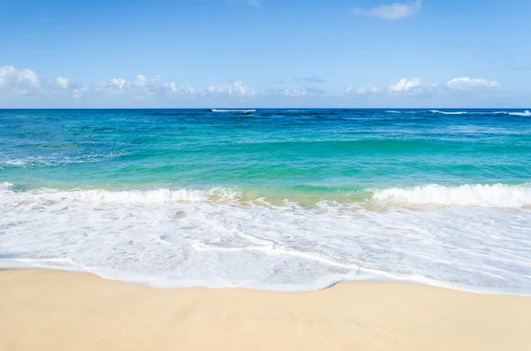 Ocean and tropical sandy beach background — Stock Photo, Image