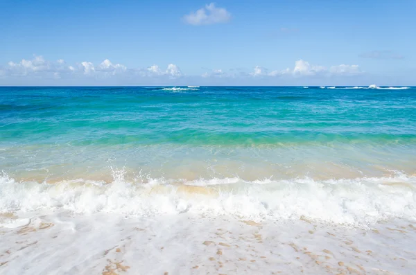 Ocean and tropical sandy beach background — Stock Photo, Image