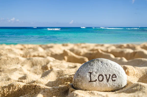 Teken liefde op het strand — Stockfoto