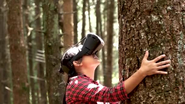 Mladá Asijská Žena Vychutnat Virtuální Realitu Brýle Venkovním Parku Koncept — Stock video