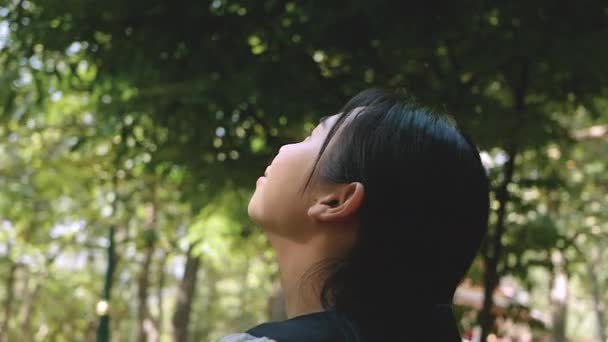 Asian Young Woman Enjoying Nature Park Sunshine Day — Stock Video