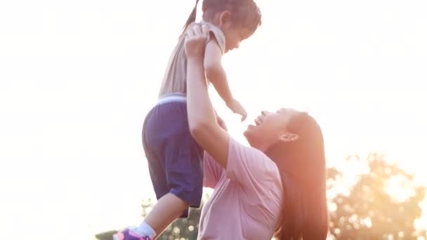 Young Mother Helps Her Daughter Remove Protective Elbow Pad Learning — Stock Video