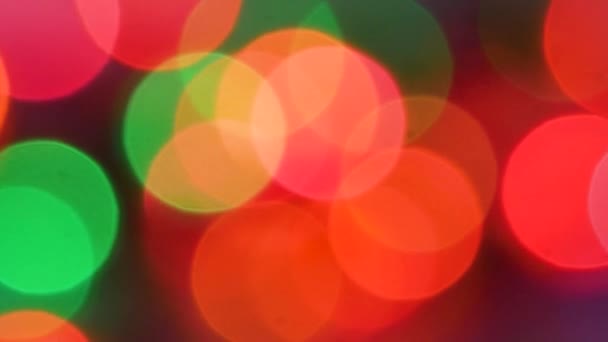 彩虹色的Bokeh抽象背景 深色背景下的彩色圈分散了圣诞灯的焦点 — 图库视频影像