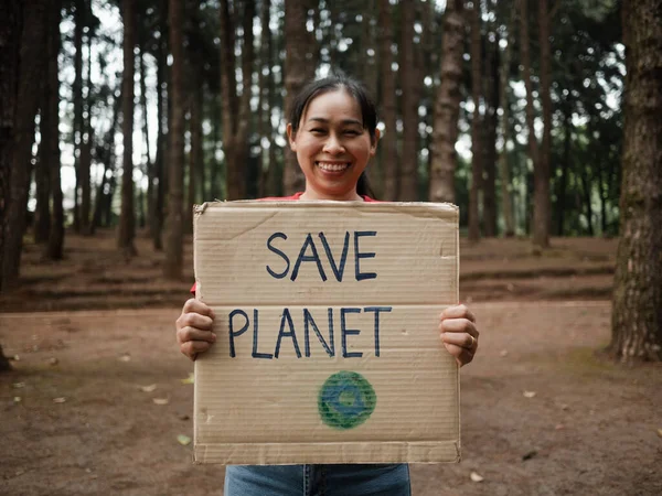 Joven Con Pancartas Protestando Por Contaminación Calentamiento Global Bosque Para — Foto de Stock