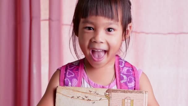 Adorable Student Little Girl Smiling Happy Wearing School Backpack Holding — Vídeo de stock