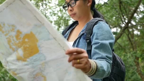 Female Tourist Backpack Relaxing Outdoor Searching Right Direction Map Forest — Stock Video