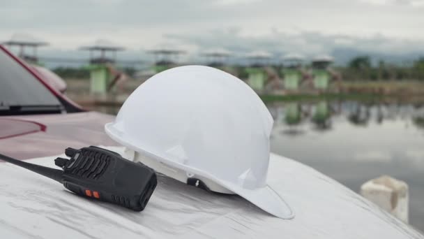 Ingeniera Que Lleva Casco Seguridad Está Lista Para Trabajar Construcción — Vídeos de Stock