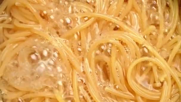 Spaghetti Tillagas Kokande Vatten Kastrull Hälsosam Italiensk Mat Och Matlagning — Stockvideo