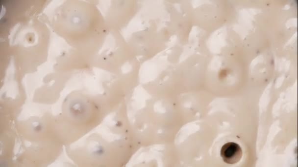 Salsa Carbonara Funghi Fatta Casa Una Pentola Sul Fornello Elettrico — Video Stock