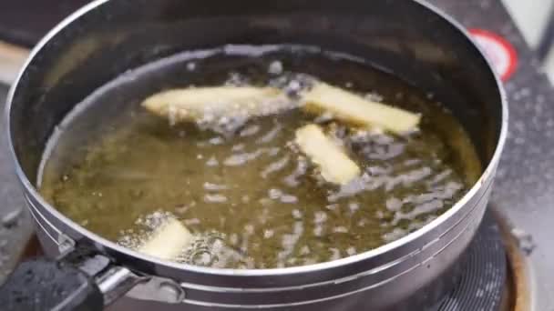 Primo Piano Frittura Patatine Fritte Nella Friggitrice Olio Caldo Sulla — Video Stock