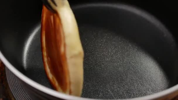 Panqueca Caseira Uma Panela Antiaderente Cozinhar Deliciosa Refeição Café Manhã — Vídeo de Stock