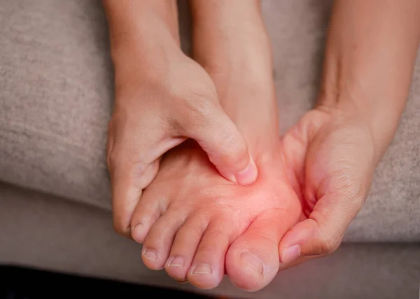 Closeup Female Holding Her Painful Feet Massaging Her Bunion Toes — Stock Photo, Image