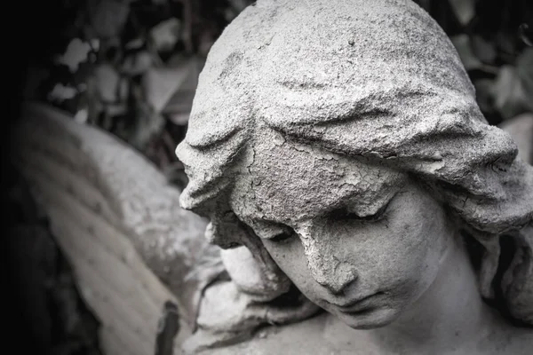 Mulher Anjo Chorando Cemitério Morte Sofrimento — Fotografia de Stock