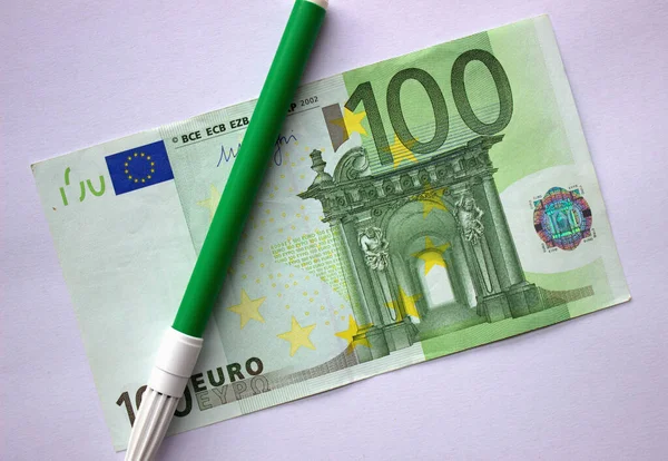 100 Евро Закрыть Зеленый Маркер — стоковое фото