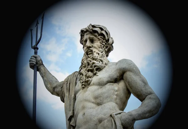 Staty Romerska Guden Bevattnar Neptunus Grekisk Mytologi Poseidon — Stockfoto