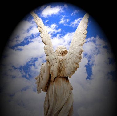 Büyük kanatları ile güzel melek. Koruyucu melek. Melek savior