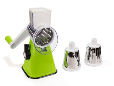 Beyaz arka planda izole edilmiş sebzeler için çok fonksiyonlu rende dilimleyici.