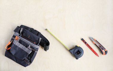 Kemerler ve bazı çalışan araçlar için bavul oluşturma Yüzey kontrplak üzerinde kopyalama alanı ile