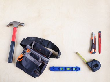 Kemerler ve bazı çalışan araçlar için bavul oluşturma Yüzey kontrplak üzerinde kopyalama alanı ile