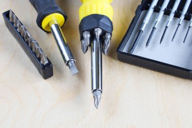 Yakın çekim, farklı görevler için seçilecek çeşitli tornavidalar