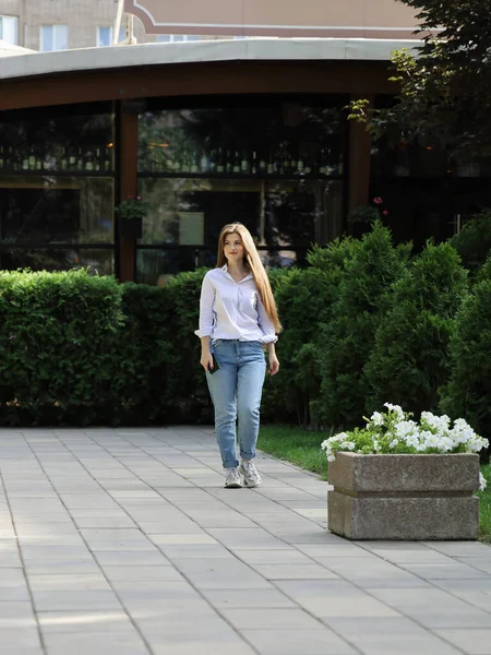 Young Happy Woman Long Hair Jeans Shirt Walks Street Next — Stock Photo, Image