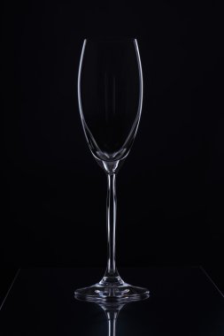 siyah bir arka plan cam