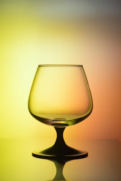 Vidro em luz bicolor — Fotografia de Stock