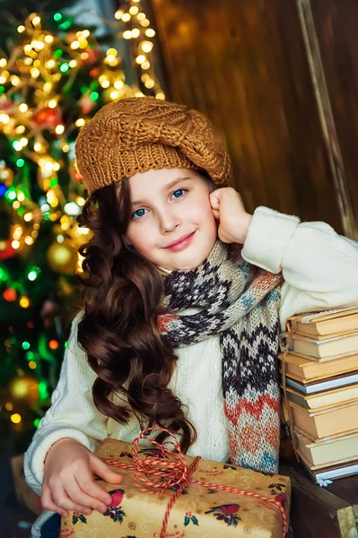 Happy girl near christmas tree — Stock Photo, Image