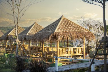 Güzel bir atmosferi olan restoran güzel bir dağ manzarası, Chiang Rai, Tayland