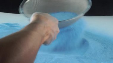 ASMR kabartma tozu ezmesi. Çok tatmin edici ve rahatlatıcı kabartma tozu ASMR videosu. ASMR ses. SMR Kabartma Soda Ezici Düzenleme.